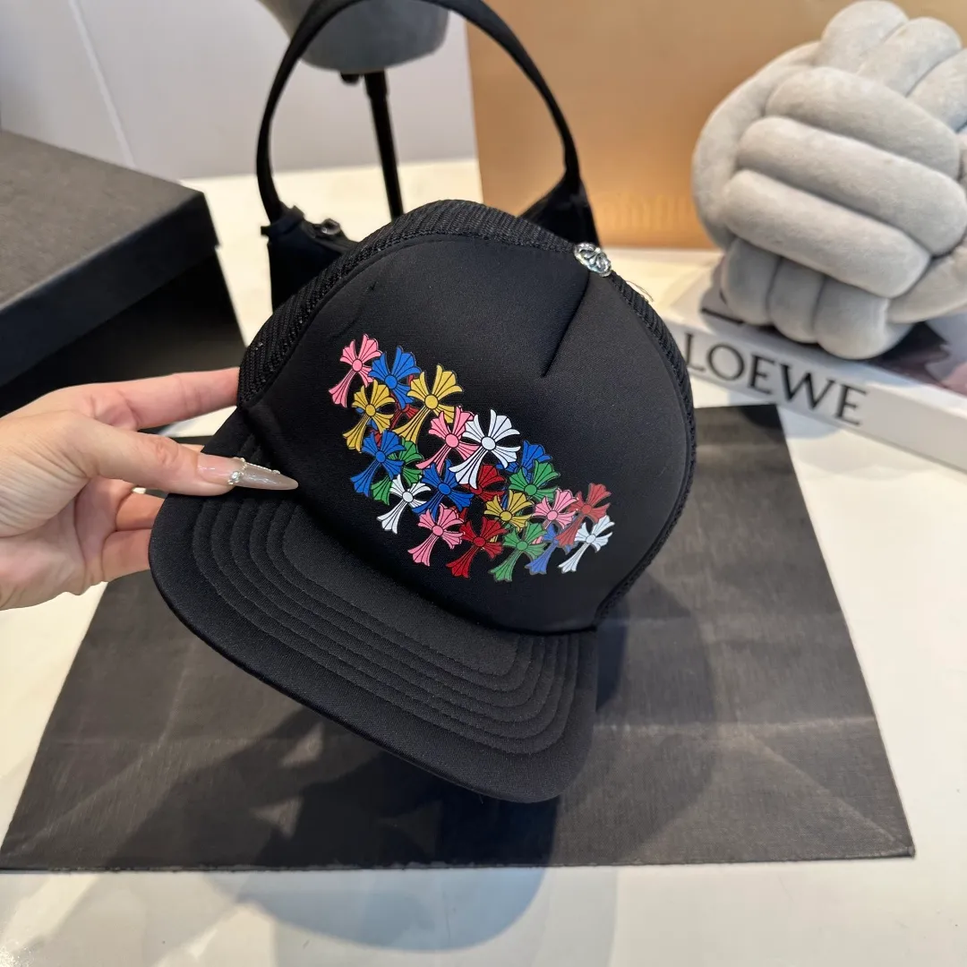 P50 Crow Heart 🆕🆕25 new baseball cap, personalized fashion classic cross logo, casual with a cool feeling, unisex style, same style for men and women! Very easy to match! Head circumference: 56-58cm is available
